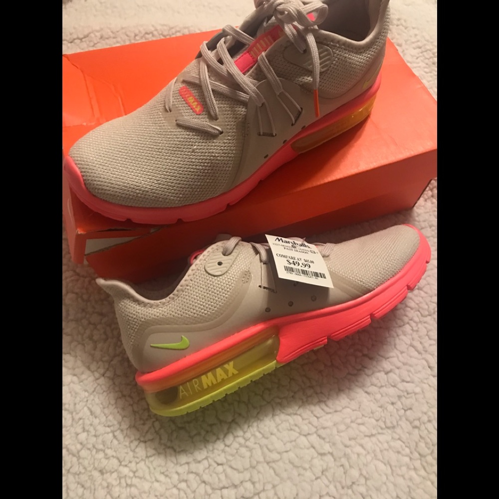 Tennis shoes